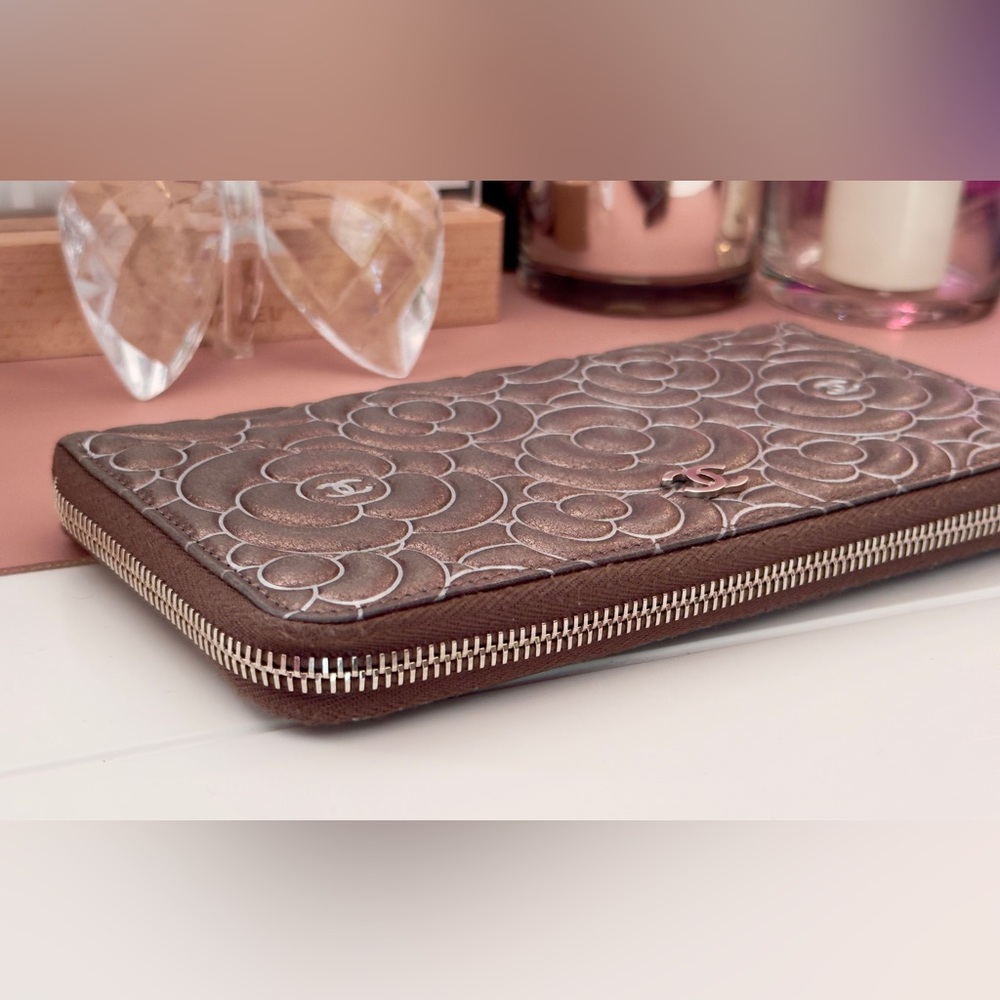RARE Chanel Camellia Flower Long Zippy Wallet Metallic Silver - Picture 4 of 15